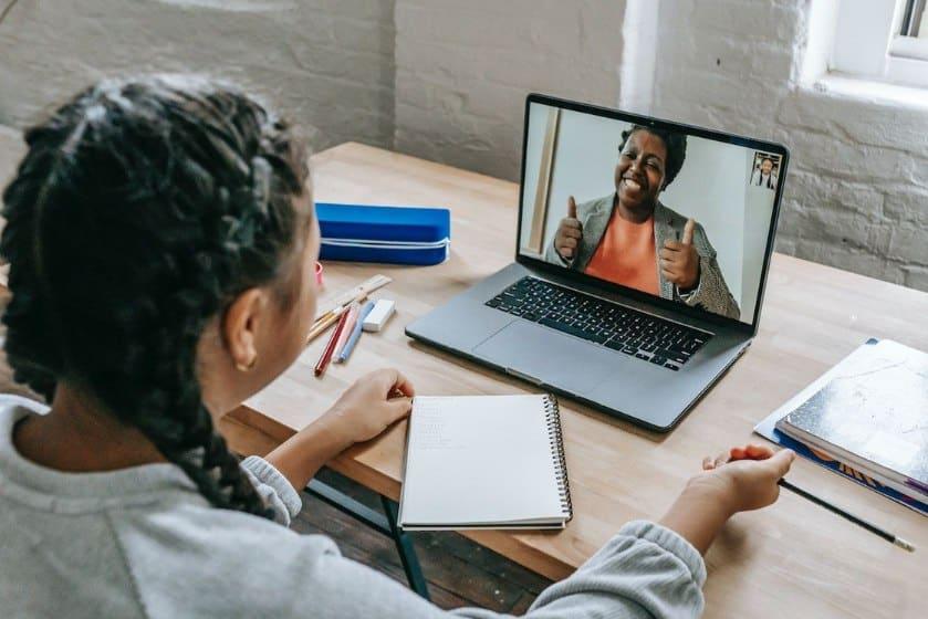 building-online-tutoring-platforms-challenges-and-solutions-featured